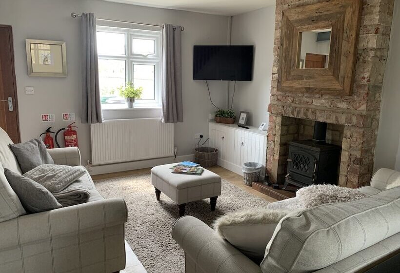 پانسیون The Cottage