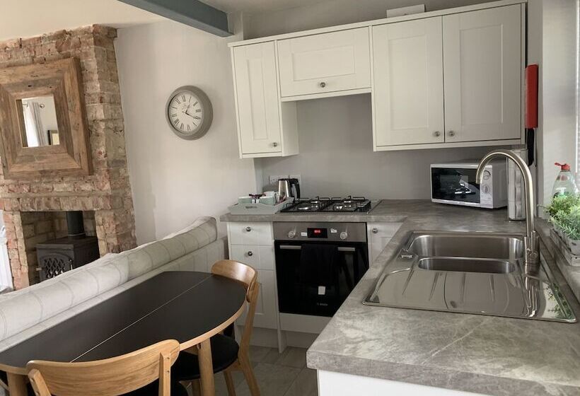 پانسیون The Cottage