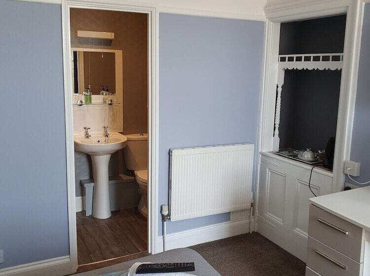 Пансион The Fountain Tavern