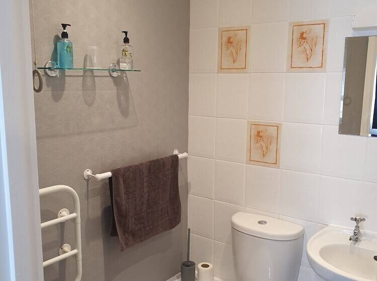 Пансион The Fountain Tavern