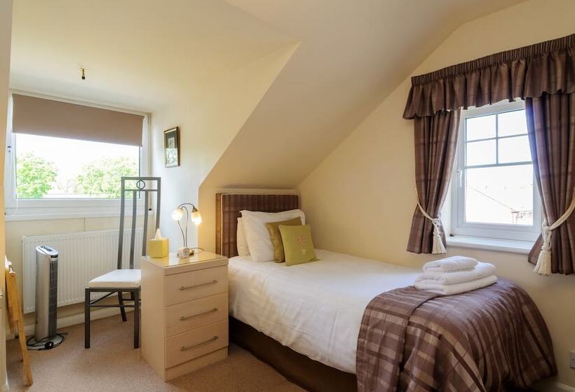 פנסיון The Gables Guest House