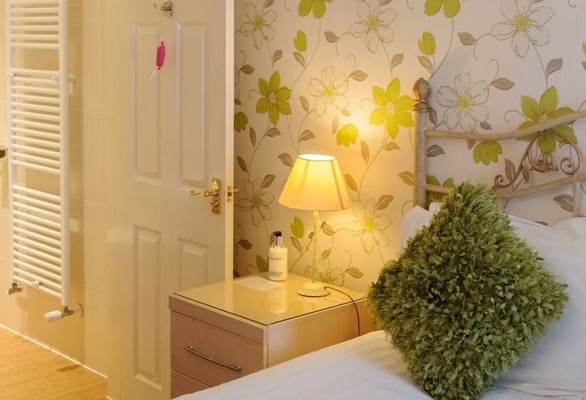 פנסיון The Gables Guest House