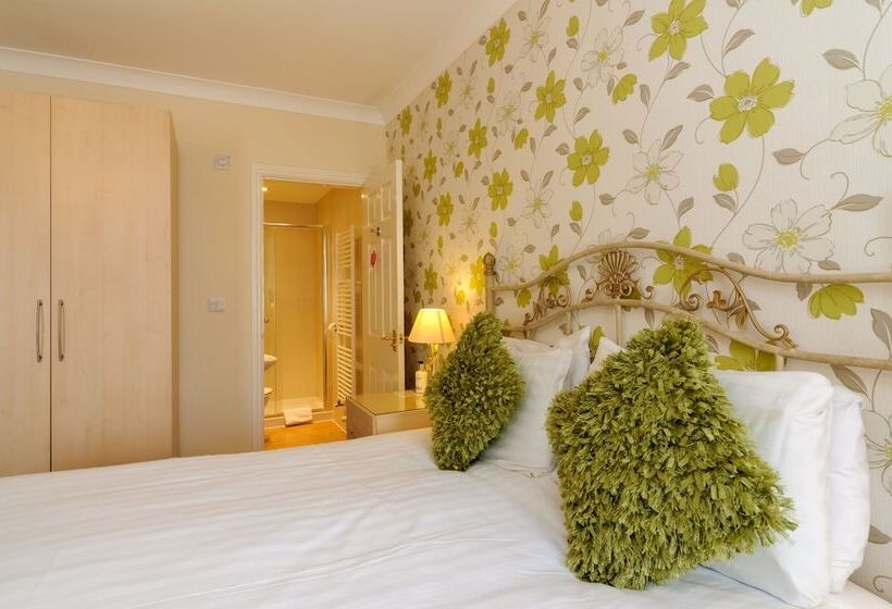 פנסיון The Gables Guest House