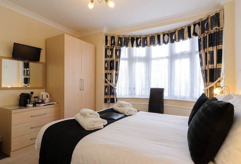 פנסיון The Gables Guest House