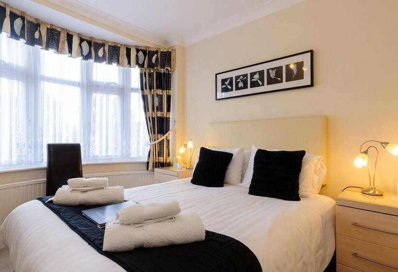 פנסיון The Gables Guest House