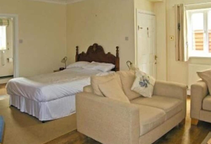 פנסיון The Gables Guest House