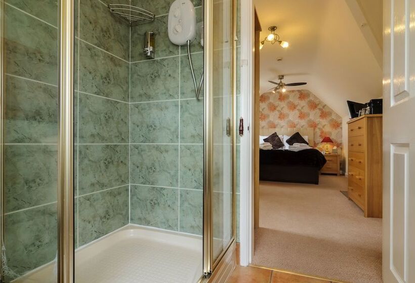 פנסיון The Gables Guest House