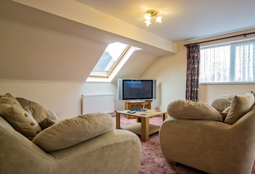 פנסיון The Gables Guest House