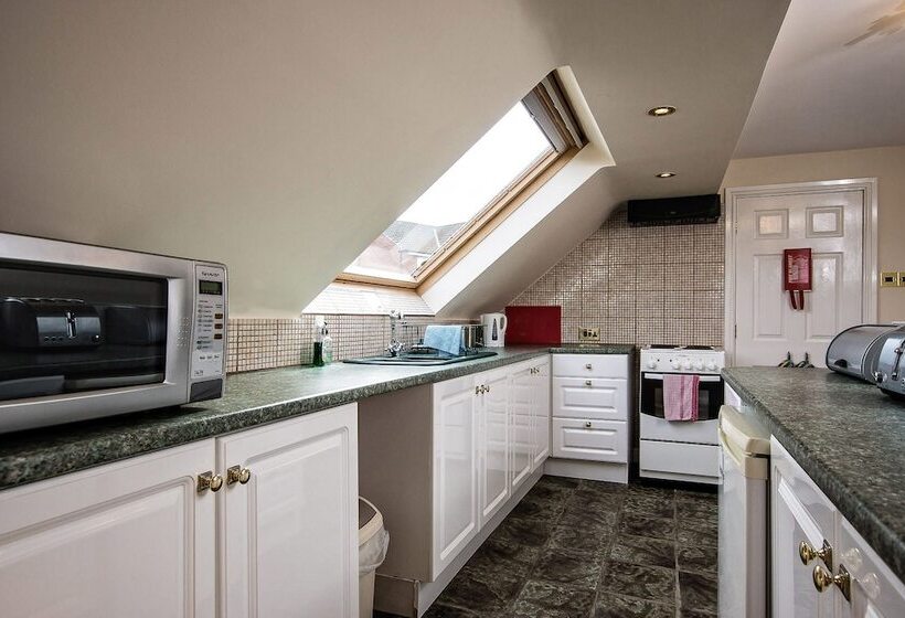 פנסיון The Gables Guest House