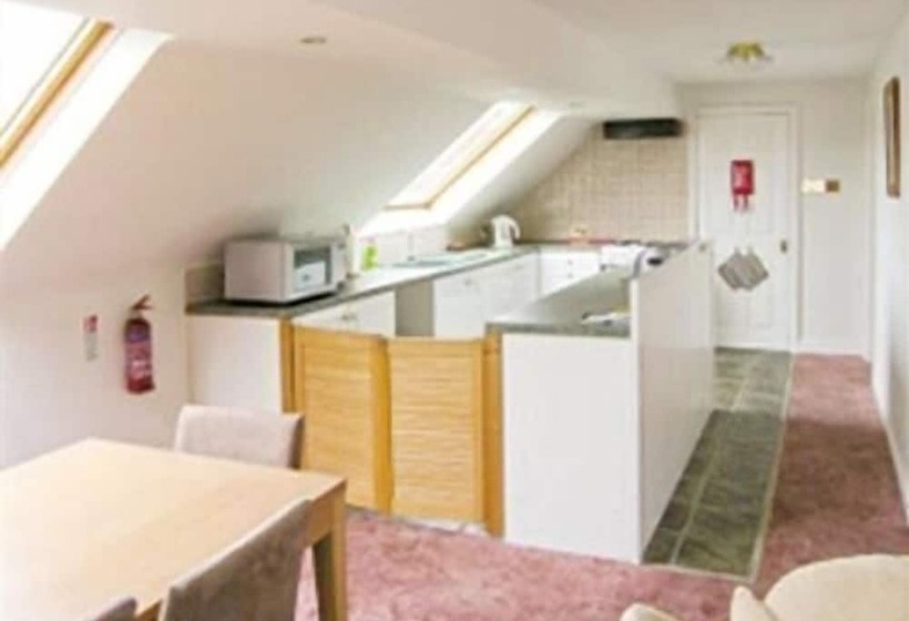 פנסיון The Gables Guest House