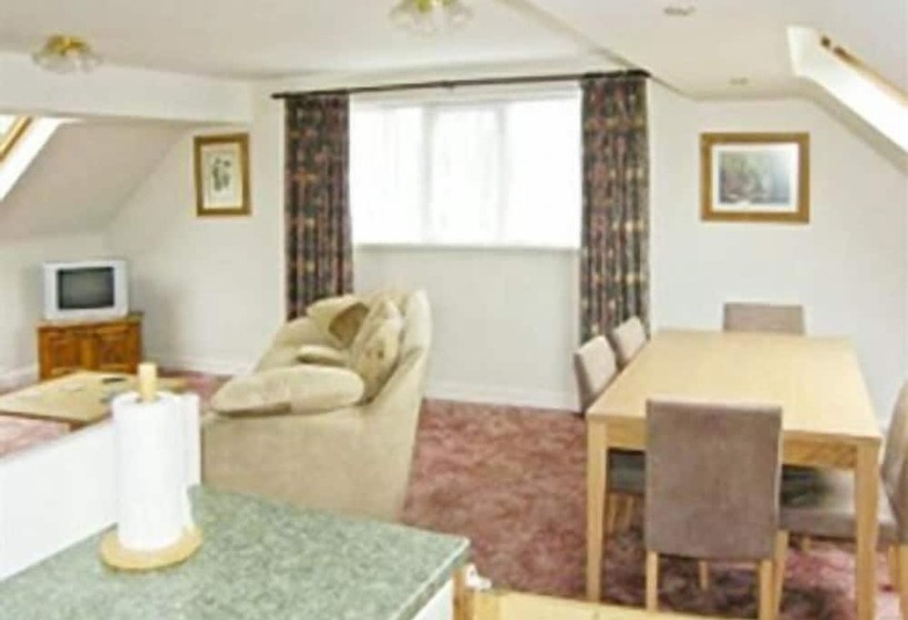 פנסיון The Gables Guest House