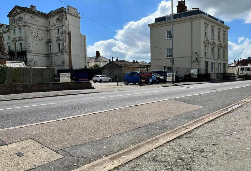 פנסיון The Goodlife Guesthouse