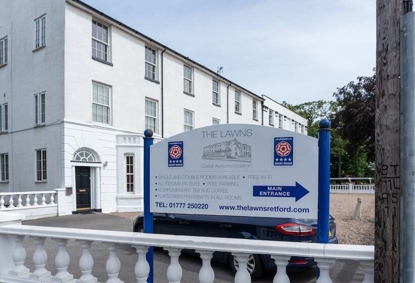 פנסיון The Lawns Guest House