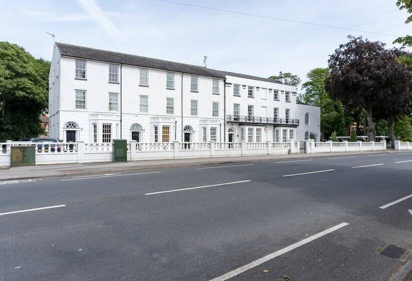 פנסיון The Lawns Guest House