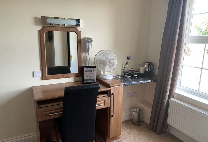 ペンション The Lawns Guest House