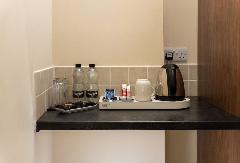 פנסיון The Lawns Guest House