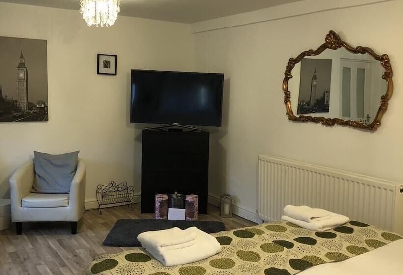 بنسيون Trinity Guest House