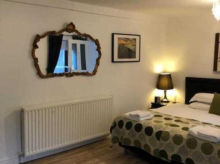 بنسيون Trinity Guest House