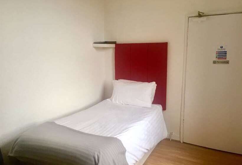 بنسيون Trinity Guest House