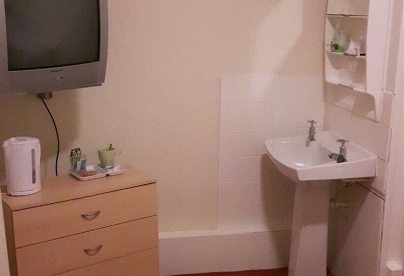 بنسيون Trinity Guest House