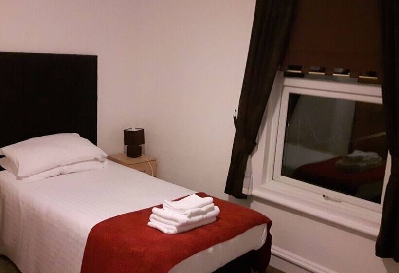 بنسيون Trinity Guest House