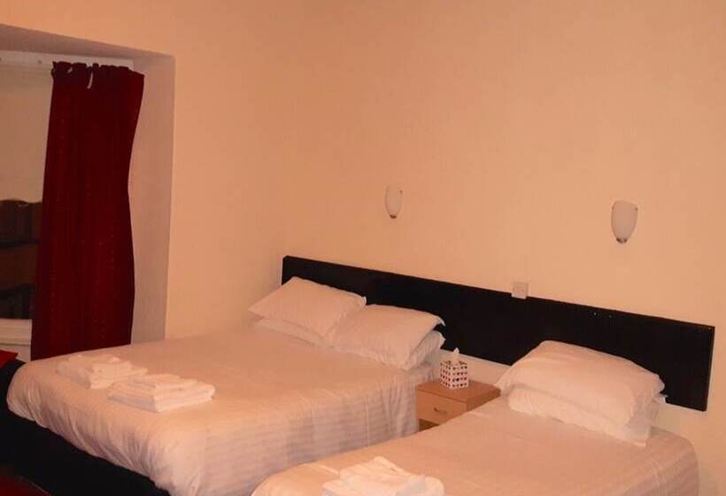 بنسيون Trinity Guest House