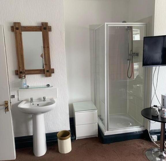 بنسيون Trinity Guest House