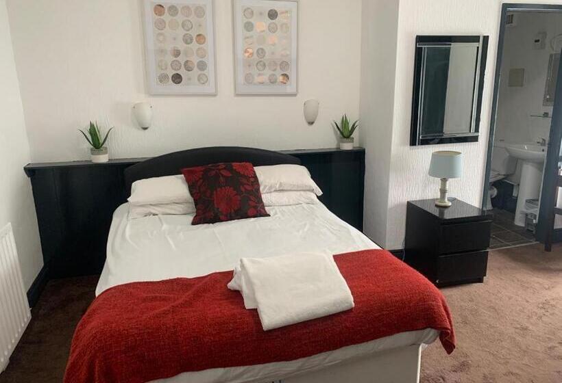 بنسيون Trinity Guest House