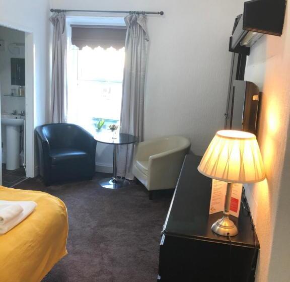 بنسيون Trinity Guest House