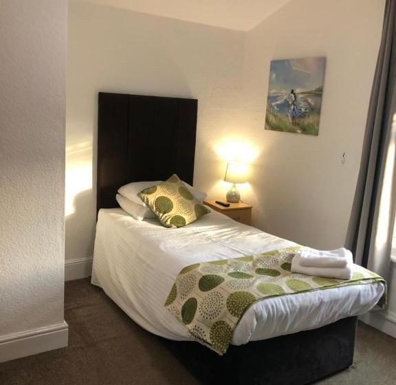 بنسيون Trinity Guest House