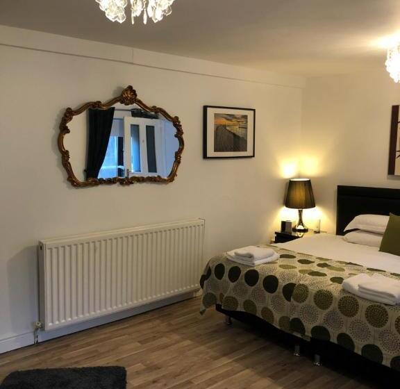 بنسيون Trinity Guest House