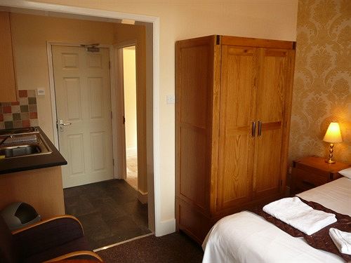 Pier View  And Apartments