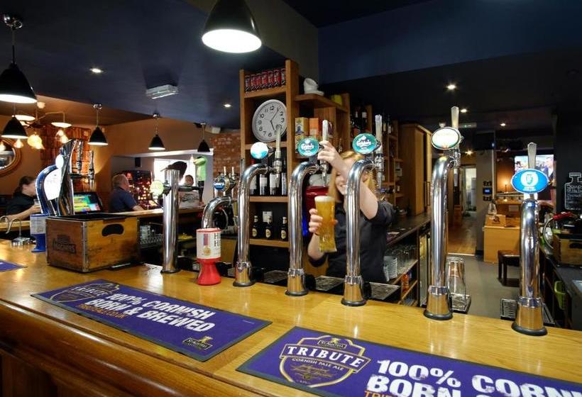 Stones Hotel And Bar