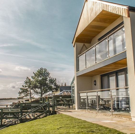 The Fishing Boat Inn  Seaview Studio