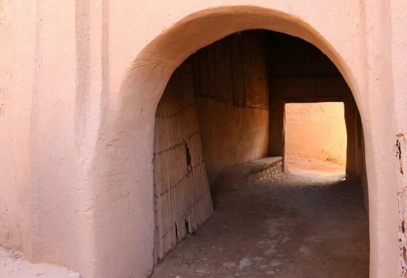 تختخواب و صبحانه Dar Paru