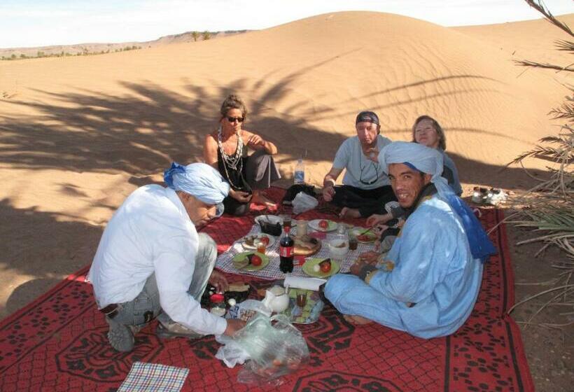 تختخواب و صبحانه Dar Paru