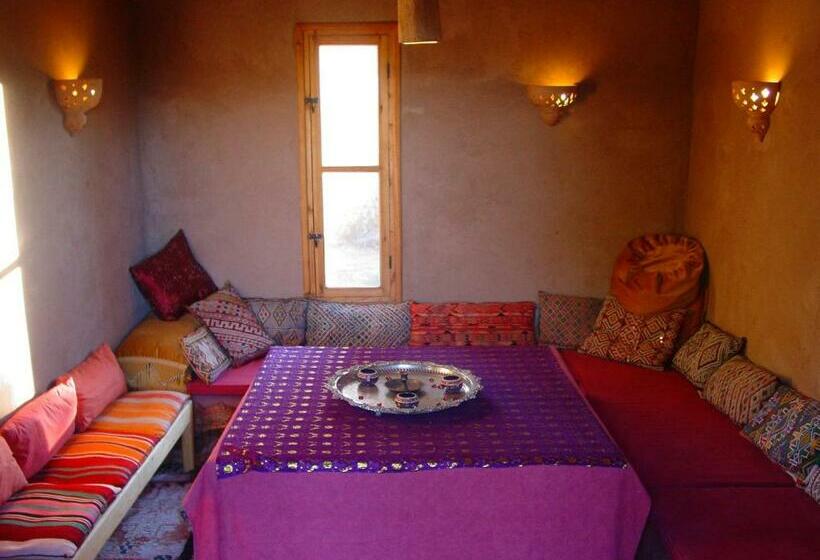 تختخواب و صبحانه Dar Paru