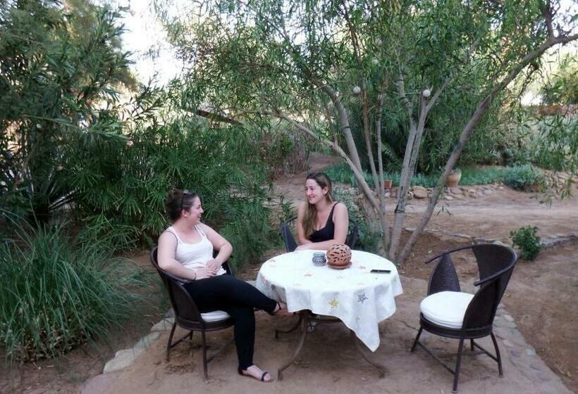 تختخواب و صبحانه Dar Paru