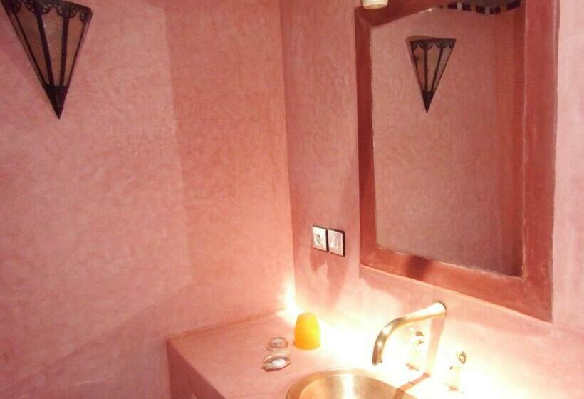 تختخواب و صبحانه Dar Paru