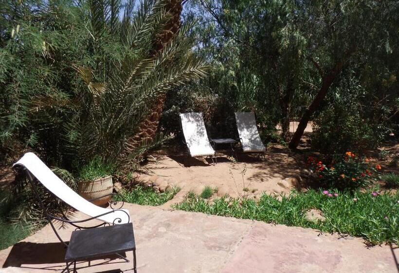 تختخواب و صبحانه Dar Paru