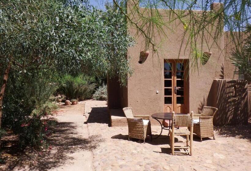 تختخواب و صبحانه Dar Paru