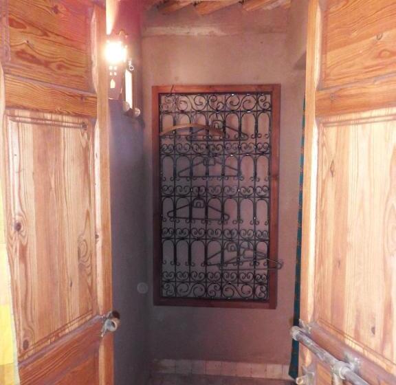 تختخواب و صبحانه Dar Paru