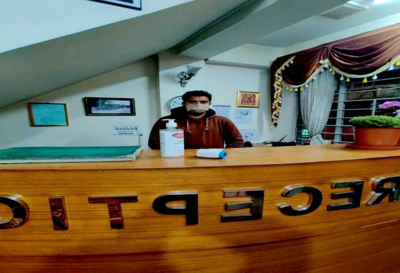 هتل Oyo 82479 Snowdale Residency