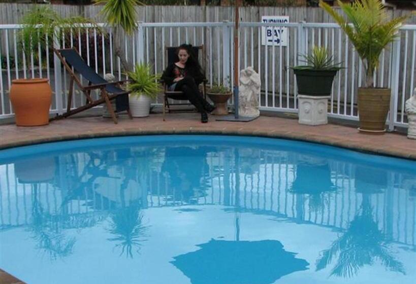 Avenue Heights Motel