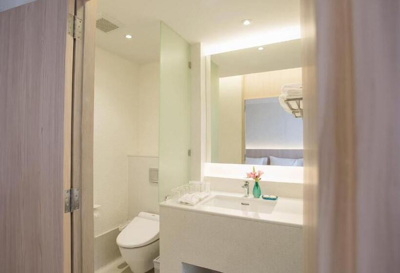 Balcony Seaside Sriracha Hotel & Serviced Apartments