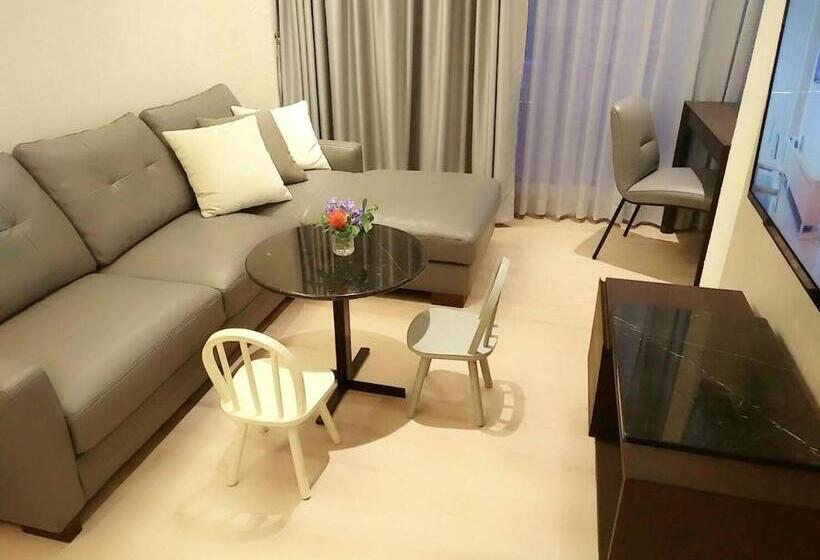 Balcony Seaside Sriracha Hotel & Serviced Apartments