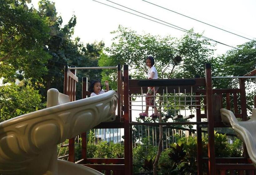 Balcony Seaside Sriracha Hotel & Serviced Apartments