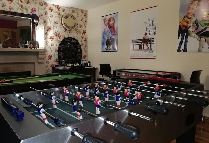 مبيت وإفطار Carnately Lodge