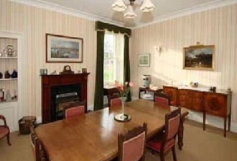 مبيت وإفطار East Horton Farmhouse