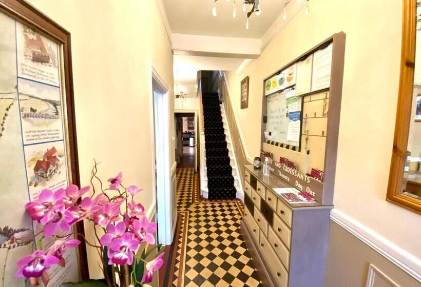 Bed and Breakfast Quilt And Croissants Guest House